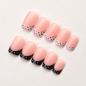 Vente en gros de 24 faux <span class=keywords><strong>ongles</strong></span> courts de style français, couvrant entièrement l'ongle, en ABS, réutilisables, en forme d'amande, style noir et blanc, avec colle pour les doigts - Product Image 4