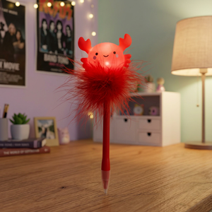 ปากกา LED รูปปูแดงน่ารัก พร้อมปลายขนนก ของใช้สำนักงานและโรงเรียนแบบแปลกใหม่ หมึกสีดำพลาสติก 0.7 มม. - Product Image 1
