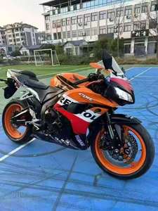 Motocicleta de Carreras CBR600RR con Enfriamiento por Agua, 600cc, 4 Cilindros, <span class=keywords><strong>Carenado</strong></span> Completo, Diseño <span class=keywords><strong>Repsol</strong></span> - Product Image 5