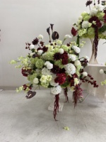 Beliebtes Burgunderrotes Luxus-Hochzeitsblumenarrangement Künstliche Seiden-Hortensien Burgunderrote Blumen-Tischdekoration