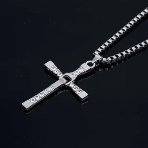 Collana con Ciondolo a Croce in Cristallo di Dominic Toretto da <span class=keywords><strong>Fast</strong></span> <span class=keywords><strong>and</strong></span> <span class=keywords><strong>the</strong></span> <span class=keywords><strong>Furious</strong></span>, Gioiello Regalo per Uomo - Product Image 1