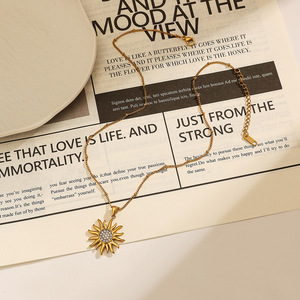 Collar con Colgante en Forma de Sol, Chapado en Oro de 18k, con Diamantes Blancos Engastados en Pavé, Joyería de Moda, Regalo para Mujer - Product Image 3