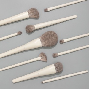 Ensemble de 10 pinceaux de maquillage, poils synthétiques, manche en bois blanc, virole en aluminium, pinceaux éventail, pour estomper les fards, pour le visage, pour le rasage, pinceaux cosmétiques - Product Image 4