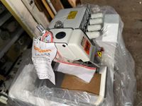 Machine à coudre Taiwan Silver Arrow 988 à cinq fils avec moteur 6000 points/min, épaisseur de couture 7 mm