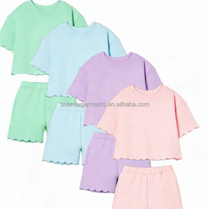 ชุดเสื้อผ้าคุณแม่และลูกน้อยสำหรับฤดูร้อน ผ้าฝ้าย 100% ชุดเสื้อสเวตเชิ้ตและกางเกงขาสั้นสำหรับเด็กเล็ก เด็กหญิง ลายสแกลลอป - Product Image 1