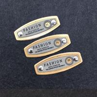 Étiquettes de vêtements en jeans Fabricant de patchs en cuir vierge véritable gaufré avec logo personnalisé pour chapeaux