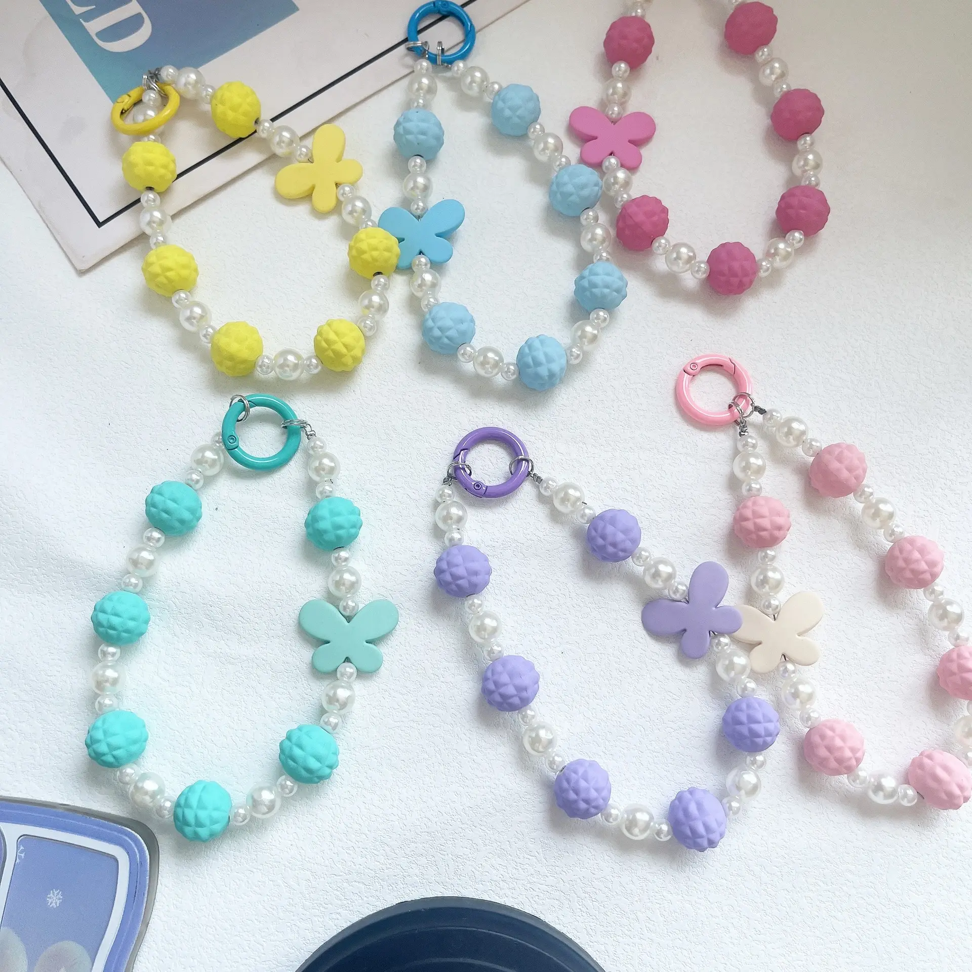 Hot Sale Pineapple Beads Keychain Elegant Plastic Pearls Beaded Wristband Keyring Pendant Anti Lost Cell Phone Charms
