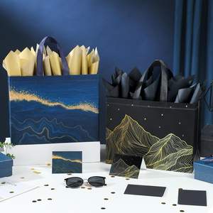 Bolsas de Regalo Navideñas con Asas de Papel Kraft Reciclable con Diseño Personalizado, Cierre de Hombro, Tradición de Besos, Embalaje Romántico para Regalos de Navidad - Product Image 4