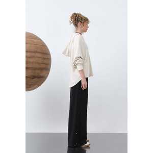 เสื้อสเวตเชิ้ตแบบอสมมาตรสำหรับผู้หญิง ถักทอระบายอากาศได้ดี สีขาว แขนยาว สำหรับใส่ลำลอง - Product Image 4