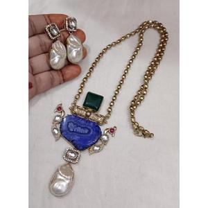 Collier unique plaqué or tibétain fait à la main avec perles Radha Krishna pierre de lune et oeil de tigre pierres semi-précieuses - Product Image 2