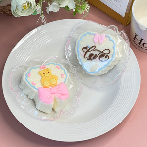 Jouet anti-stress en silicone en forme de gâteau à la crème Taba Squishy pour la vente en gros - Product Image 1