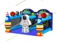 Structure gonflable à double canal sur le thème de l'astronaute, avec cible de tir et jeux sportifs, pour l'amusement commercial