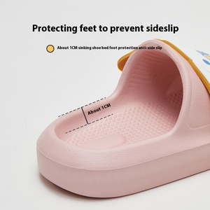 Sandales d'été pour femmes et garçons, excellent design mignon de chien aux grandes oreilles de Sanrio, respirantes, antidérapantes, à semelle épaisse - Product Image 4