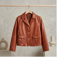 Veste en cuir véritable marron caramel sur mesure pour femme, style costume, avec revers, poches cargo symétriques à double rabat, manteau en peau d'agneau pour le quotidien