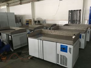 <span class=keywords><strong>Réfrigérateur</strong></span> <span class=keywords><strong>sous</strong></span> le comptoir GN 2 portes pour salade et pizza avec dessus en granit - Product Image 5