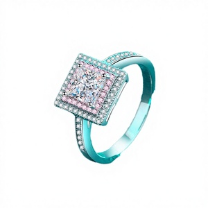 Anillo de Compromiso y Boda de Plata de Ley 925 con Baño de Platino Truestar, Color D, 1 Quilate, Corte Princesa, Moissanita, Venta al Por Mayor de Fábrica - Product Image 3