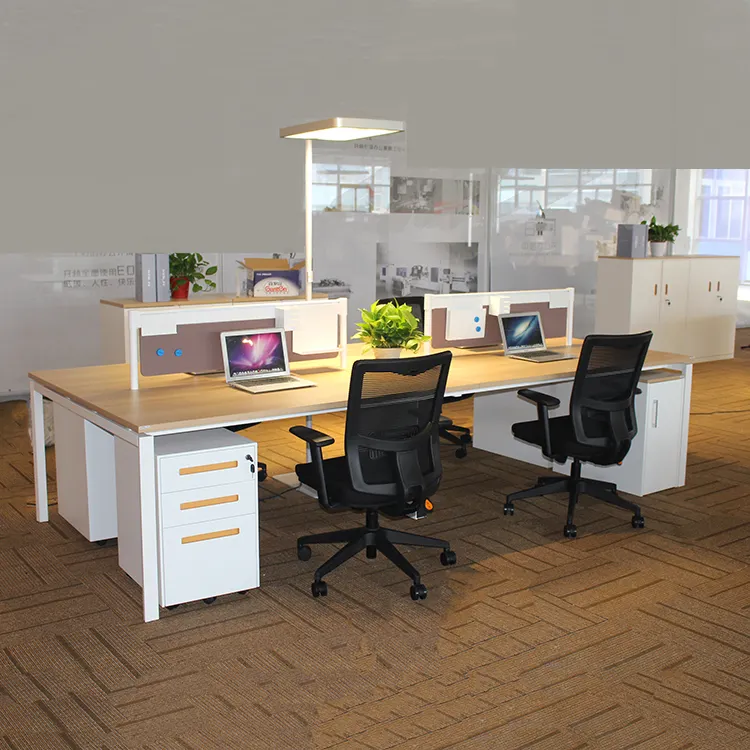 आधुनिक वाणिज्यिक कार्यालय की मेज के साथ स्टील फ्रेम Benching स्टाफ कार्य केंद्र कार्यालय डेस्क स्क्रीन विभक्त
