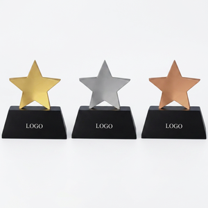 Trophée étoile en métal plaqué or, argent, bronze, base noire, gravure durable, usage promotionnel, trophée en métal avec base noire - Product Image 1