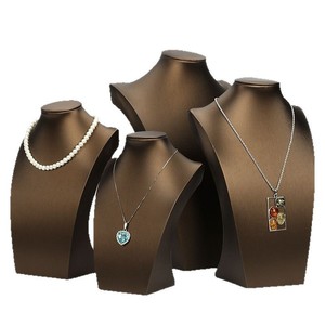 Expositor de joyería de cuero cepillado PU para exhibir collares y colgantes - Product Image 2