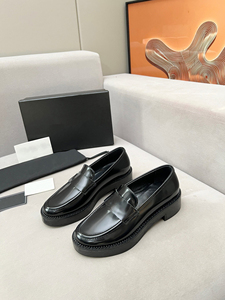 Zapatos de cuero de tacón bajo ligeros para mujer estilo de diseñador negro versátil - Product Image 2