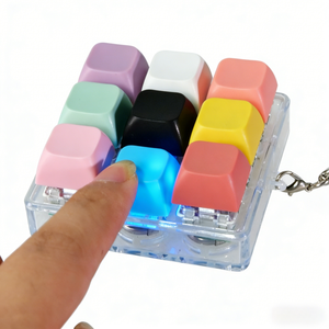 Interruptor de Teclado Mecánico de 2/3/4 Teclas, Probador de Teclas, Llavero con Luz LED y Teclado para Alivio - Product Image 3