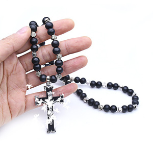 Collier chapelet en perles de bois noir et blanc avec pendentif croix, longueur 27 cm, perles en alliage de zinc pour festivals et célébrations - Product Image 3