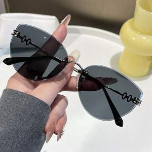 Ks-3946 แว่นกันแดดทรงแคทอายผู้หญิงกรอบใหญ่พลาสติกโลหะป้องกันรังสียูวี 400 แว่นกันแดดแฟชั่นกลางแจ้ง - Product Image 2