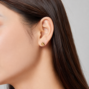Boucles d'oreilles en forme de cœur plié, acier inoxydable avec placage sous vide en or 14 carats, design cœur sculpté, options de couleurs or et argent - Product Image 5