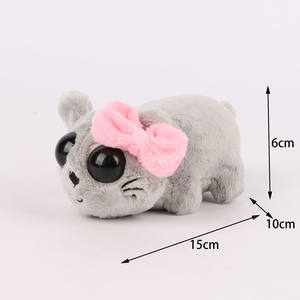 Jouet en peluche de mème de hamster triste populaire avec mème de bouton-poussoir intégré avec de grands yeux peluche de hamster d'arc rose - Product Image 1