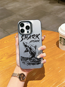 Cover per <span class=keywords><strong>iPhone</strong></span> con stampa squalo stile Street Art, modello antiurto per amanti dell'oceano, compatibile con <span class=keywords><strong>iPhone</strong></span> 17/16/15/14/<span class=keywords><strong>13</strong></span>/12 Pro Max - Product Image 4