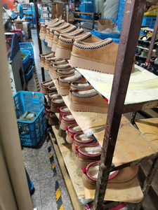 Stivaletti <span class=keywords><strong>Chelsea</strong></span> Bassi da <span class=keywords><strong>Donna</strong></span> Scamosciati con Calda Imbottitura, Scarpe Casual, Novità Inverno 2023, Scarpe Spesse Stile Gotico alla Moda con Plateau, <span class=keywords><strong>Stivali</strong></span> da Neve da <span class=keywords><strong>Donna</strong></span> - Product Image 6