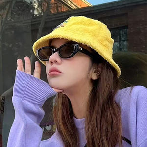 Gafas de Sol Retro Estilo Ojo de Gato Little Red Book para Mujer, Montura Negra de PC, Lentes de Resina, Protección UV400 Tipo 3 - Product Image 2