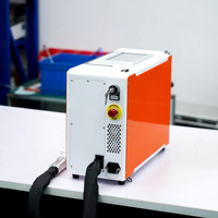 Système de nettoyage au laser pulsé portable 300W pour un nettoyage de surface rapide et efficace, l'élimination de la rouille et le décapage de la peinture