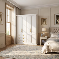 Armoire à portes battantes de style Shaker moderne avec 4 portes et 3 tiroirs pour un mobilier de chambre élégant
