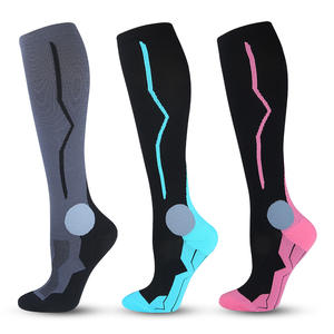 Vente de gros OEM Chaussettes de sport pour hommes et femmes pour les <span class=keywords><strong>varices</strong></span> Chaussettes de compression longues - Product Image 2