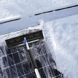 12피트 연장봉이 있는 24인치 너비의 태양광 패널 및 지붕용 눈 제거기 - Product Image 2