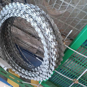 Alambre de Púas Galvanizado BTO30 de Gran Diámetro (1250 mm), Tipo <span class=keywords><strong>Concertina</strong></span>, para Malla de Protección y <span class=keywords><strong>Defensa</strong></span> Fronteriza - Product Image 4