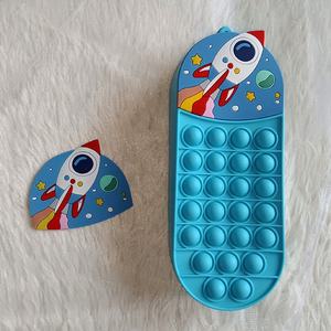 2023 espace Fidget stylo stockage pousser bulle Itting sac école enfants arc-en-ciel <span class=keywords><strong>Pop</strong></span> boîte crayon pochette <span class=keywords><strong>Pop</strong></span> Silicone Fidget étui à crayons - Product Image 4