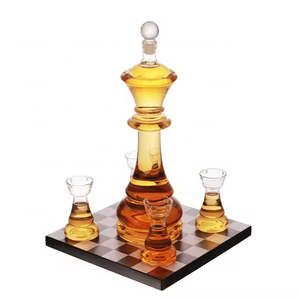 Juego de decantador de ajedrez hecho a mano, decantador de ajedrez Queen de 700ml con 4 vasos de chupito de peón, juego de decantador de vino, juego de ajedrez de vidrio único - Product Image 2