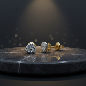 Exquisitos Pendientes Minimalistas Chapados en Oro de 22K para Mujer con Circonita Brillante de Corte Trillón en un Elegante Engaste de Bisel - Product Image 5