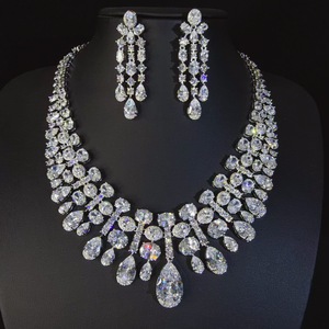 Parure Collier et Boucles d'Oreilles ZHENXUN en Diamants Goutte d'Eau Rubis pour Femme – Accessoires de Luxe Exagérés pour Banquets et Mariages - Product Image 5