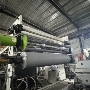 Extrudeuse de recyclage plastique à double vis parallèle co-rotative à deux étages avec refroidissement par eau pour granulés de PP/PET/PVC/TPE/PE et films 380V/220V - Product Image 1
