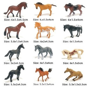 Set di Ornamenti per Casa delle Bambole a Tema Animali Selvatici: Modelli in PVC di Cavallo, Puledro, Stallone e Cavallo da <span class=keywords><strong>Ranch</strong></span> - <span class=keywords><strong>Giocattolo</strong></span> per Bambini dai 4 ai 6 Anni - Product Image 1