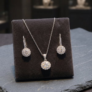 Ensemble de bijoux avec halo de diamants CVD ronds brillants en or blanc 10 carats, cadeau de haute qualité pour fête, mariage, anniversaire - Product Image 1