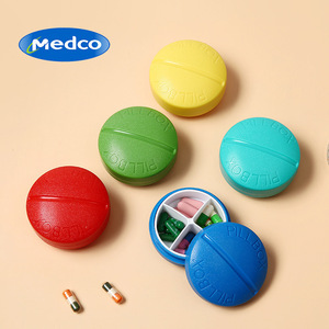Pillbox Mini, organiseur de pilules portable à 4 compartiments, étui à médicaments de voyage, recouvert d'un revêtement de couleur unie, couleurs mélangées - Product Image 2