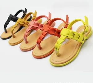בנות 2024 נעלי חוף חדשות לילדים כפכפים סוליות רכות שטוחות סנדלי בנות נושמות לילדים גדולים נעליים רכות
