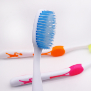 2021 Cepillo de dientes para adultos con cerdas suaves Cepillo de dientes con mango de plástico para uso doméstico - Product Image 5