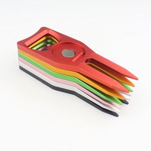 Abridor de Botellas 6 en 1 con Bajo MOQ, Herramienta de Reparación de Golf de Metal y Marcador de Pelotas - Product Image 6