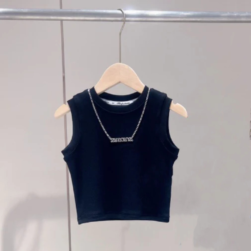 Black vest (send necklace)