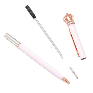 Stylos Couronne Personnalisés - Stylos à bille amusants en forme de couronne avec impression de logo - Product Image 4